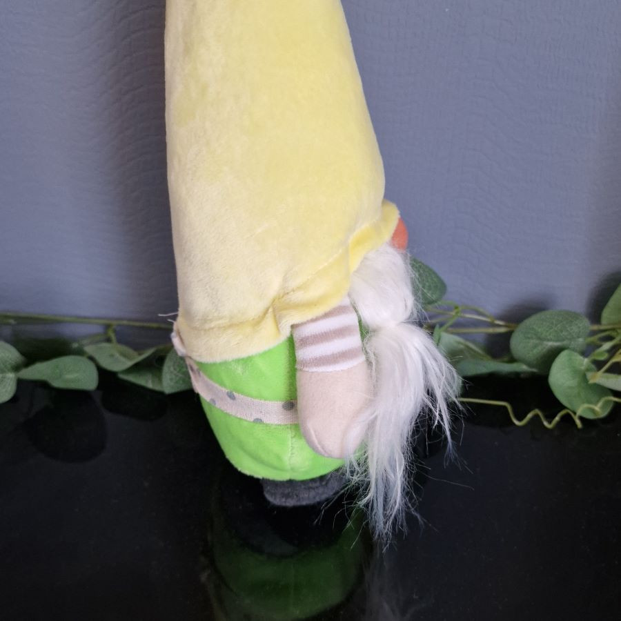 Gnome jaune et vert pomme