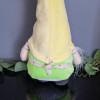 Gnome jaune et vert pomme